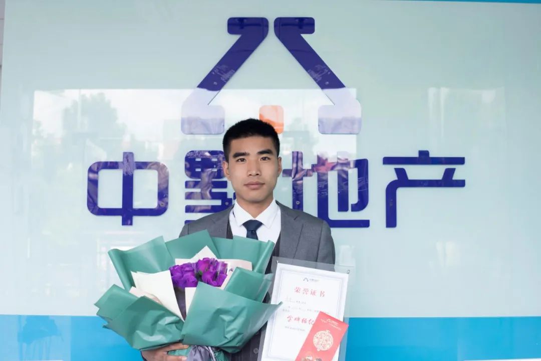 金融之星，在平凡中閃耀光芒。